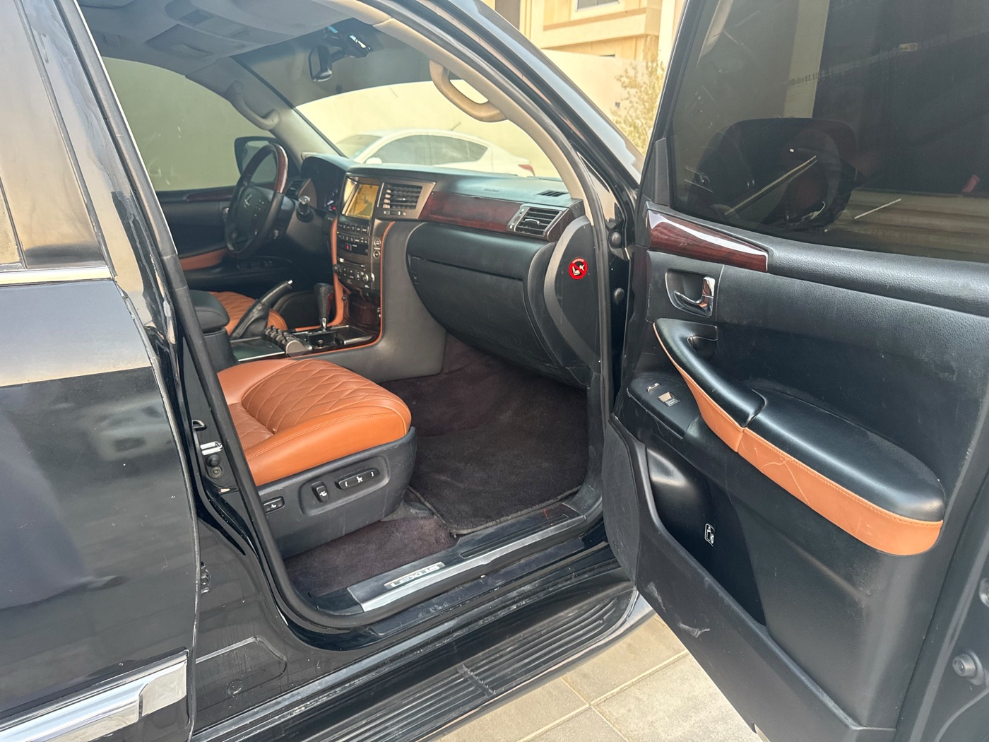 Lexus LX photo 9