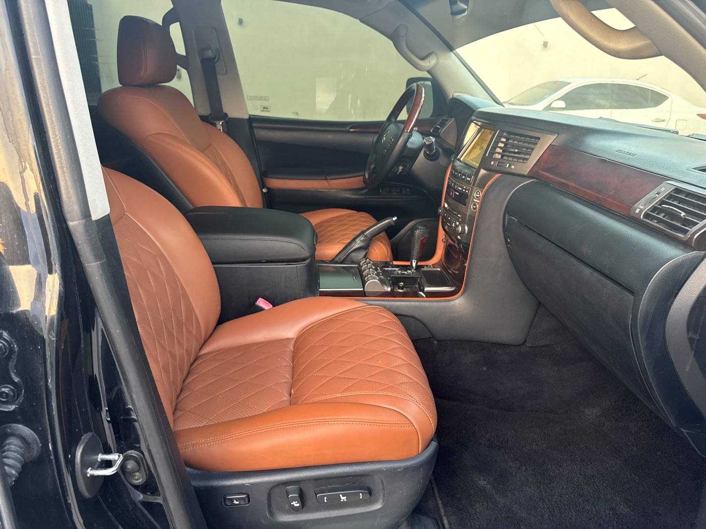Lexus LX photo 11