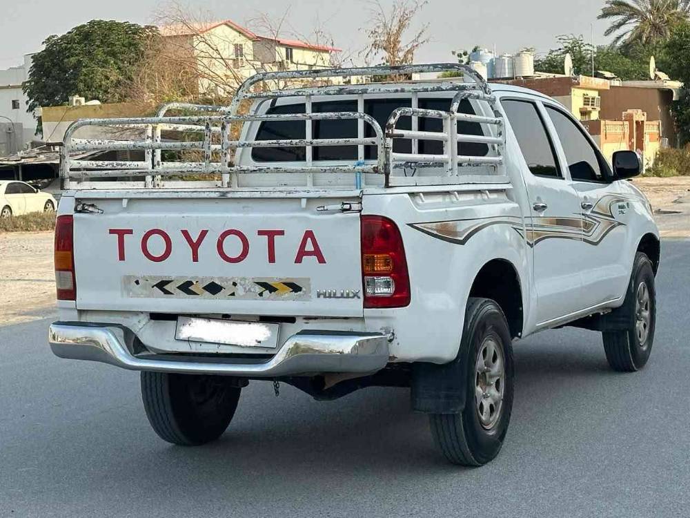 Toyota Hilux photo 2