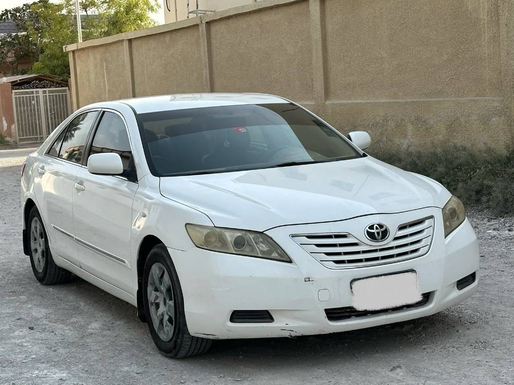 Toyota Camry photo 2