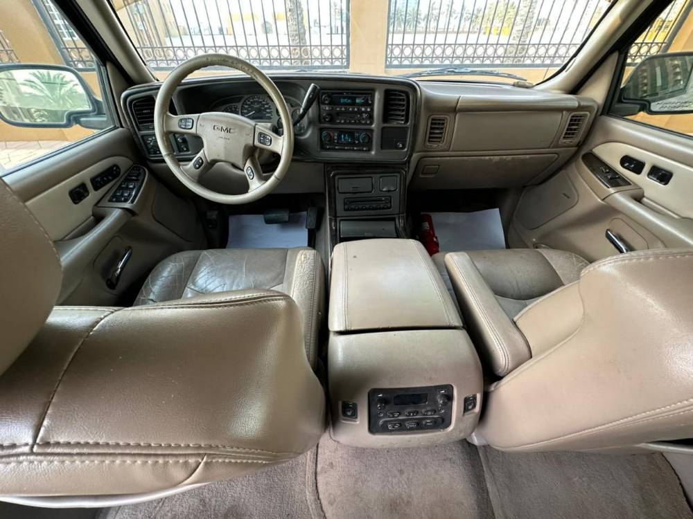 GMC Yukon XL photo 3
