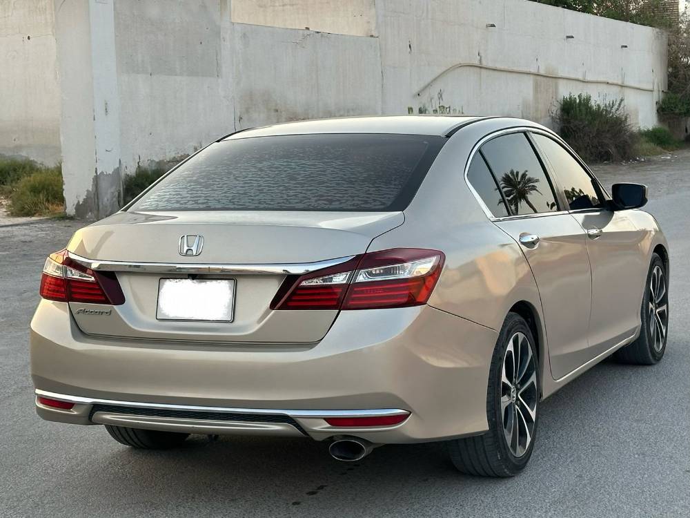 Honda Accord photo 2