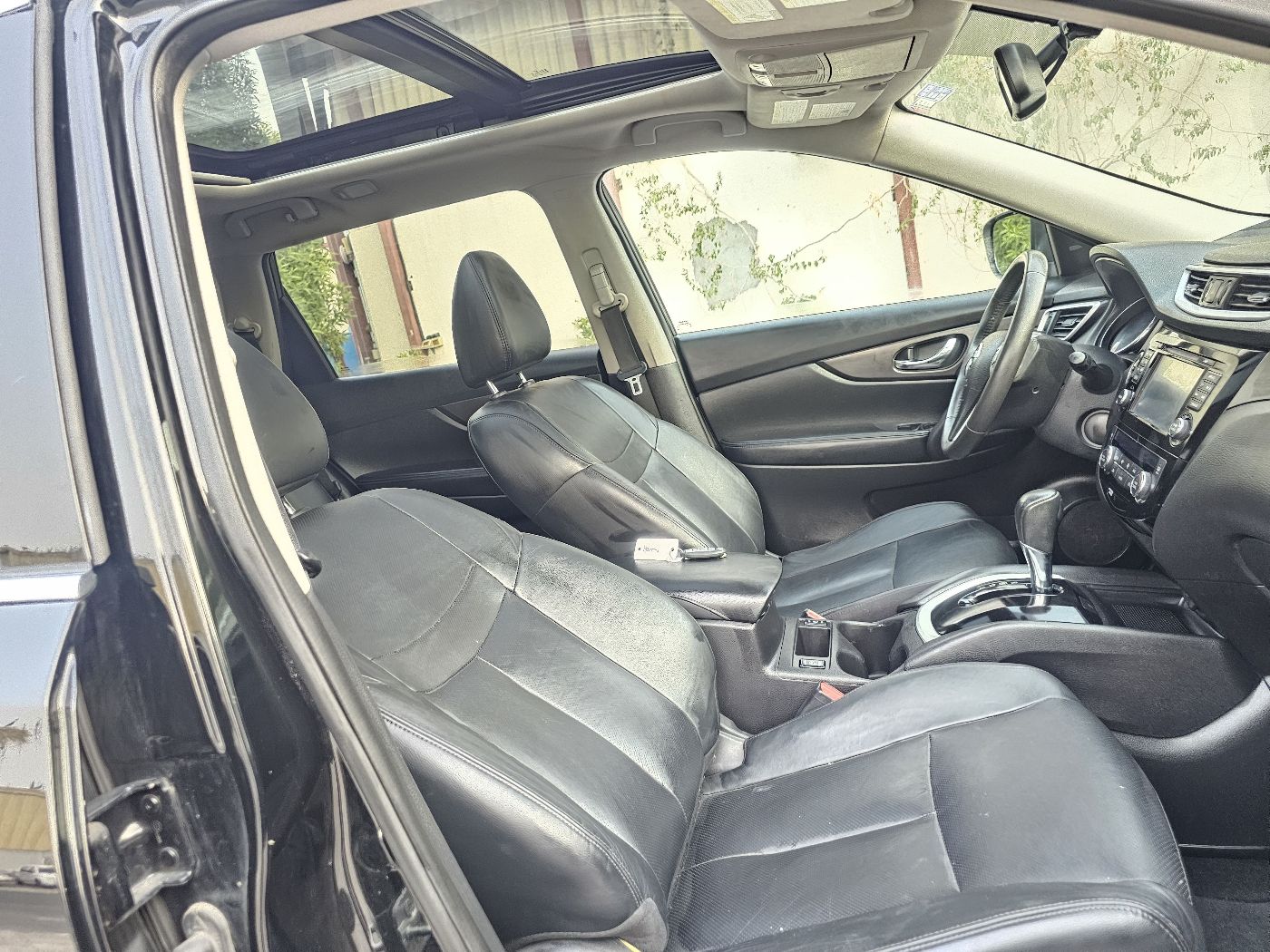 Nissan Rogue photo 2