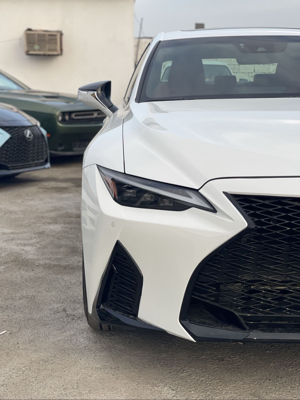 Lexus IS 2024 photo 2