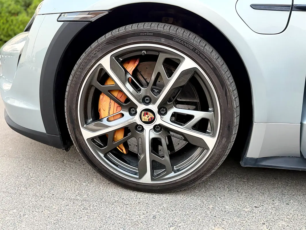 Porsche Taycan Turbo S photo 6