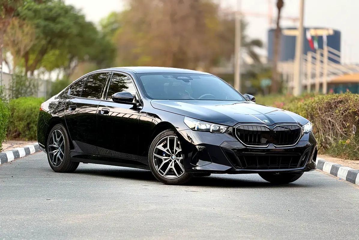 BMW 5 Series photo 2