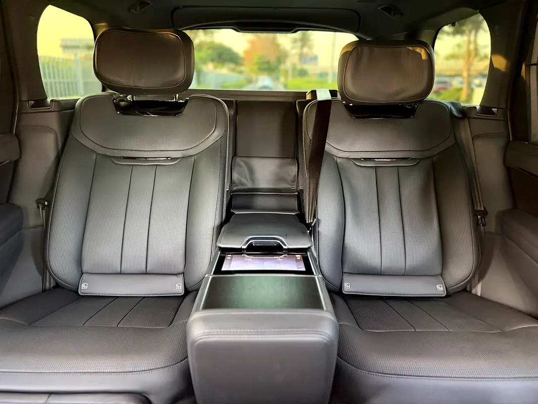 Land Rover Range Rover SV photo 8