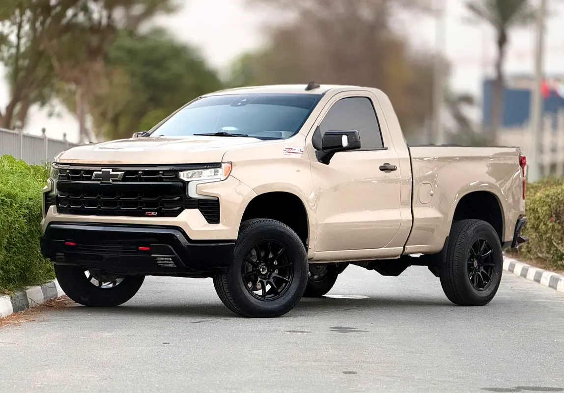 Chevrolet Silverado 1500 LT photo 2