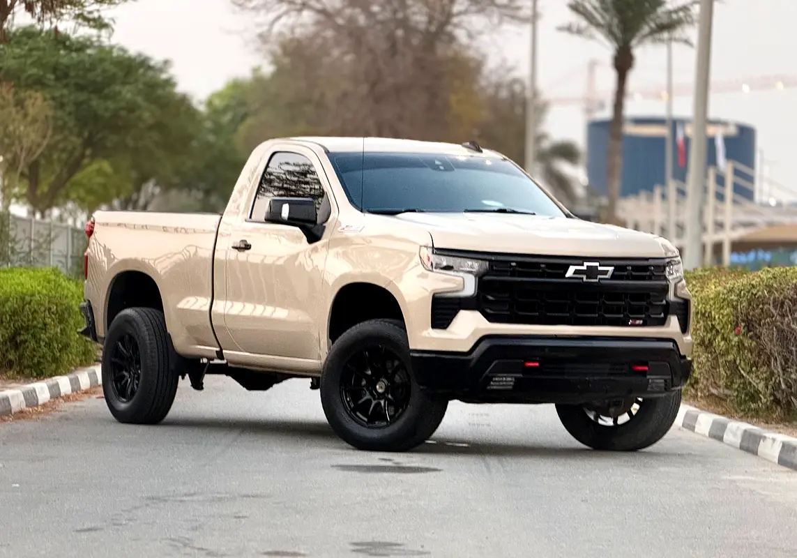 Chevrolet Silverado 1500 LT photo 3