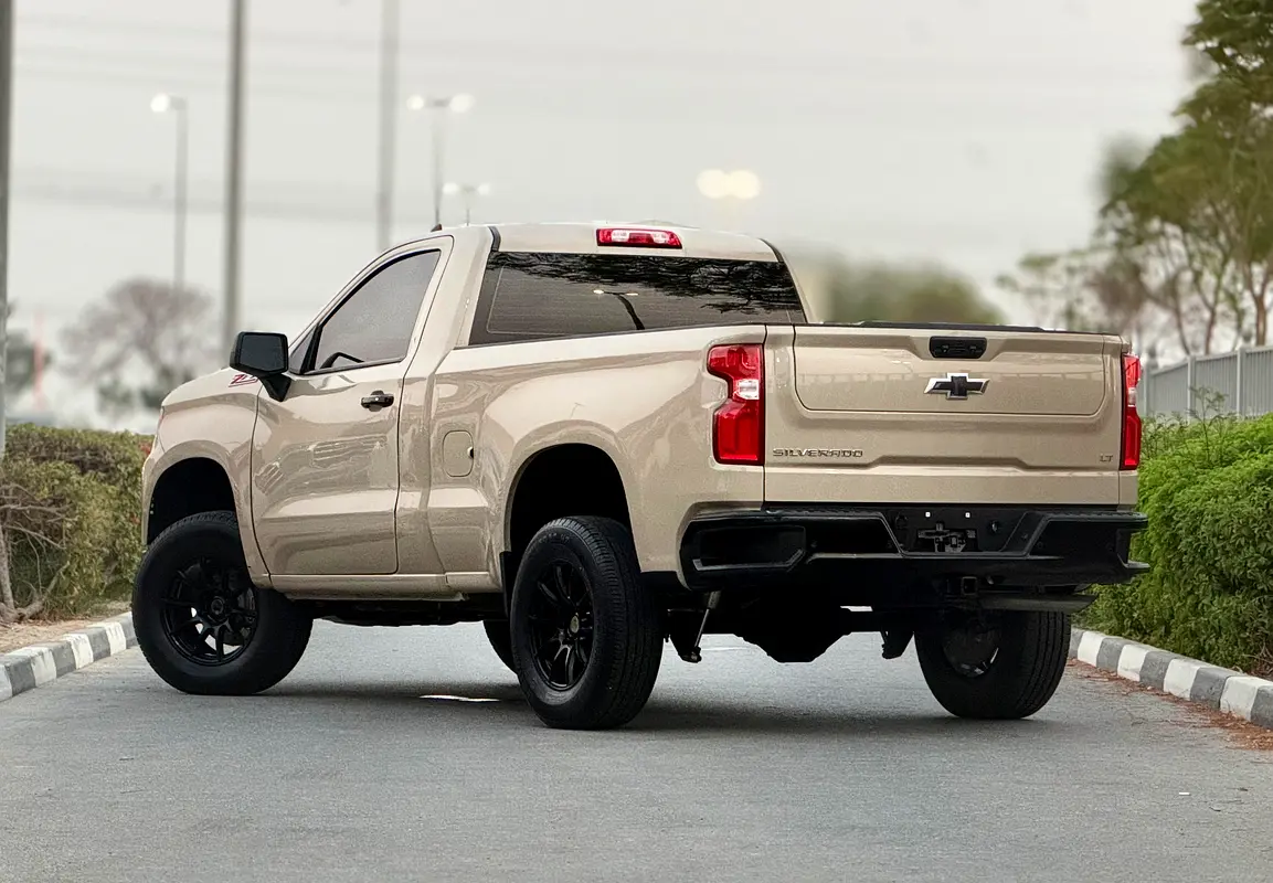 Chevrolet Silverado 1500 LT photo 5