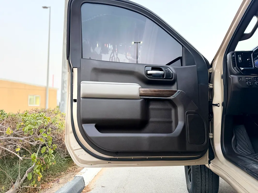 Chevrolet Silverado 1500 LT photo 9