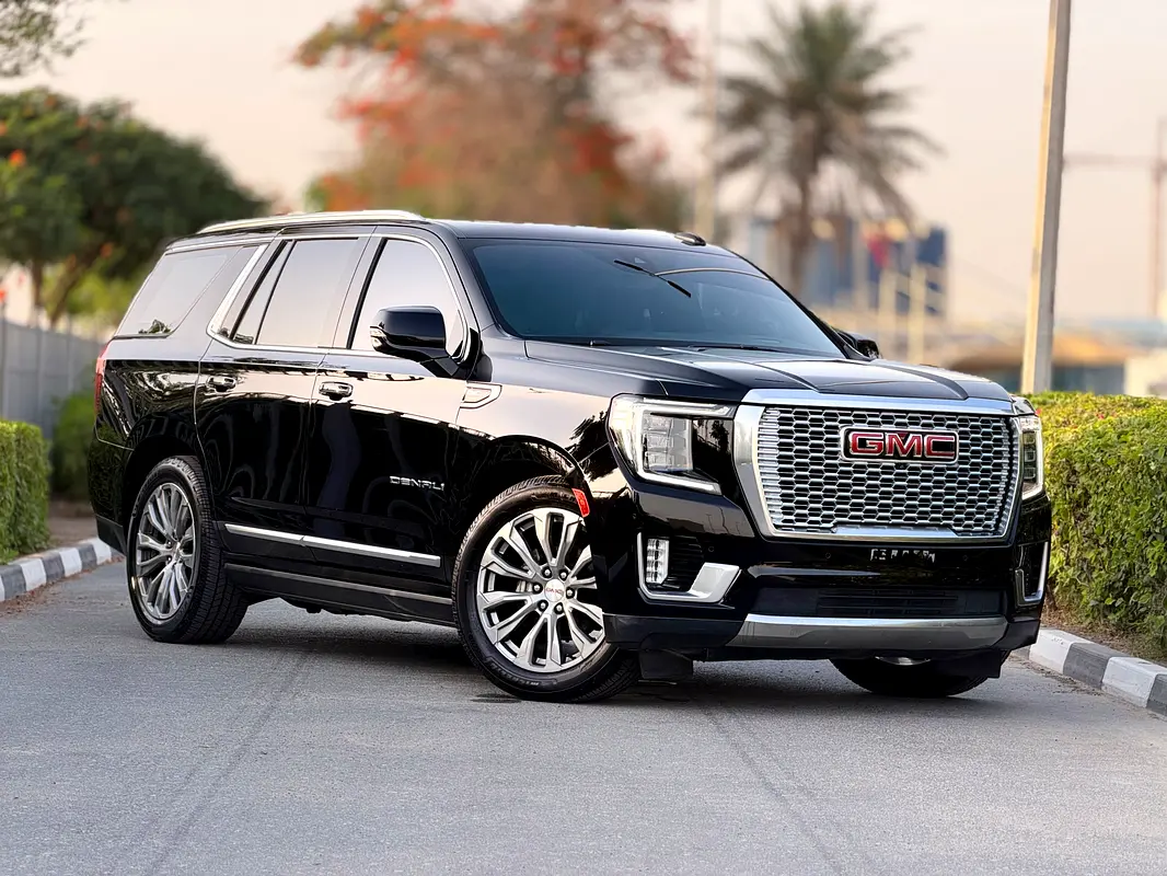 GMC Yukon Denali photo 2