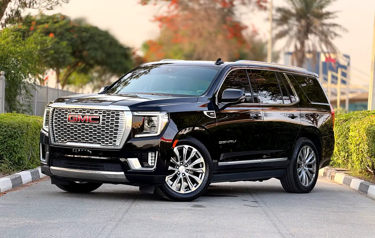 GMC Yukon Denali photo 3
