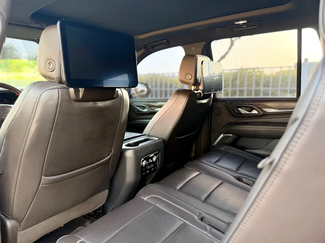 GMC Yukon Denali photo 9
