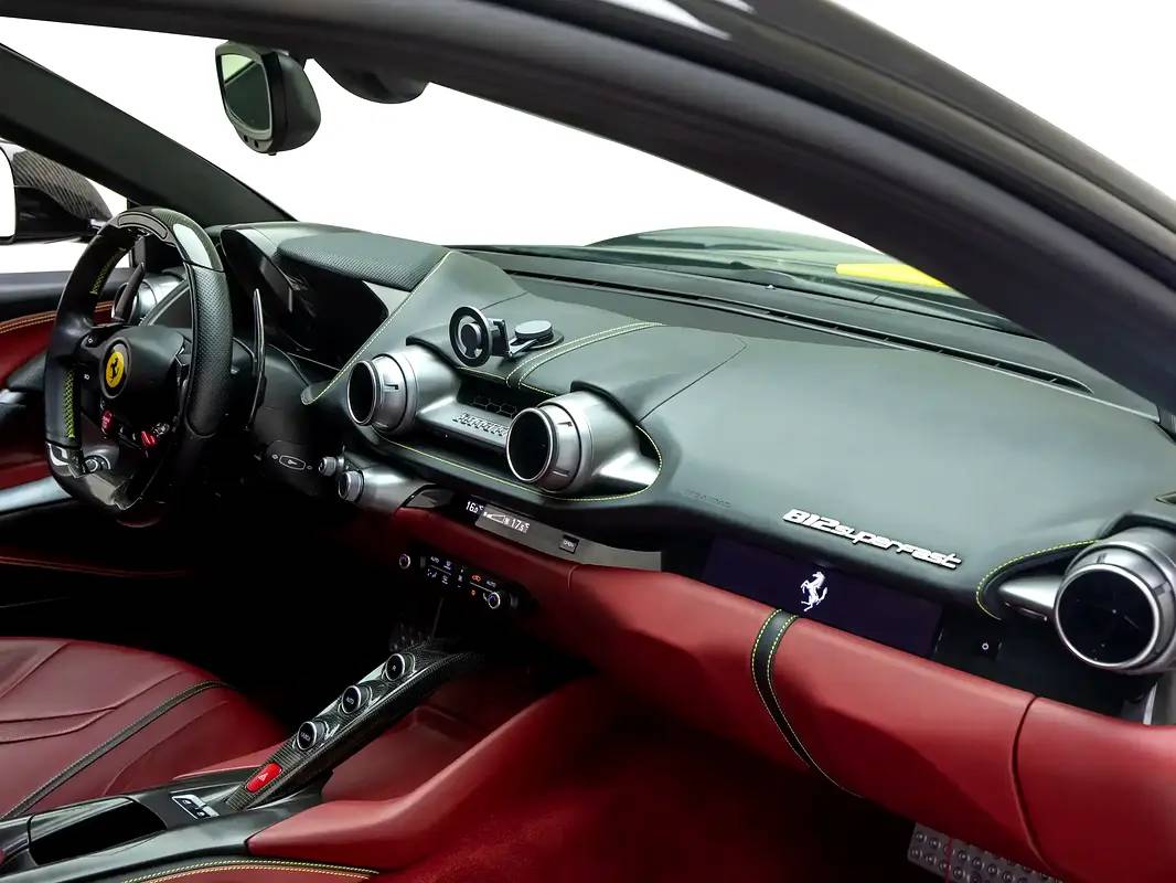 Ferrari 812 Superfast Standard photo 9