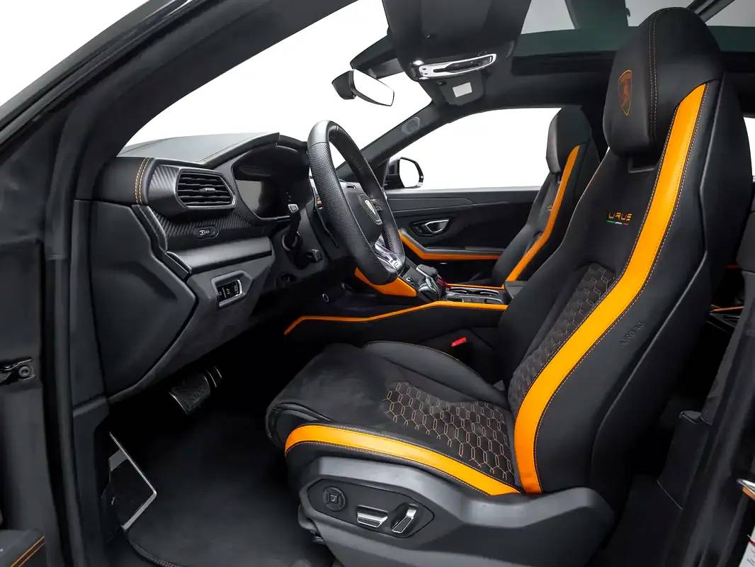 Lamborghini Urus Standard photo 8