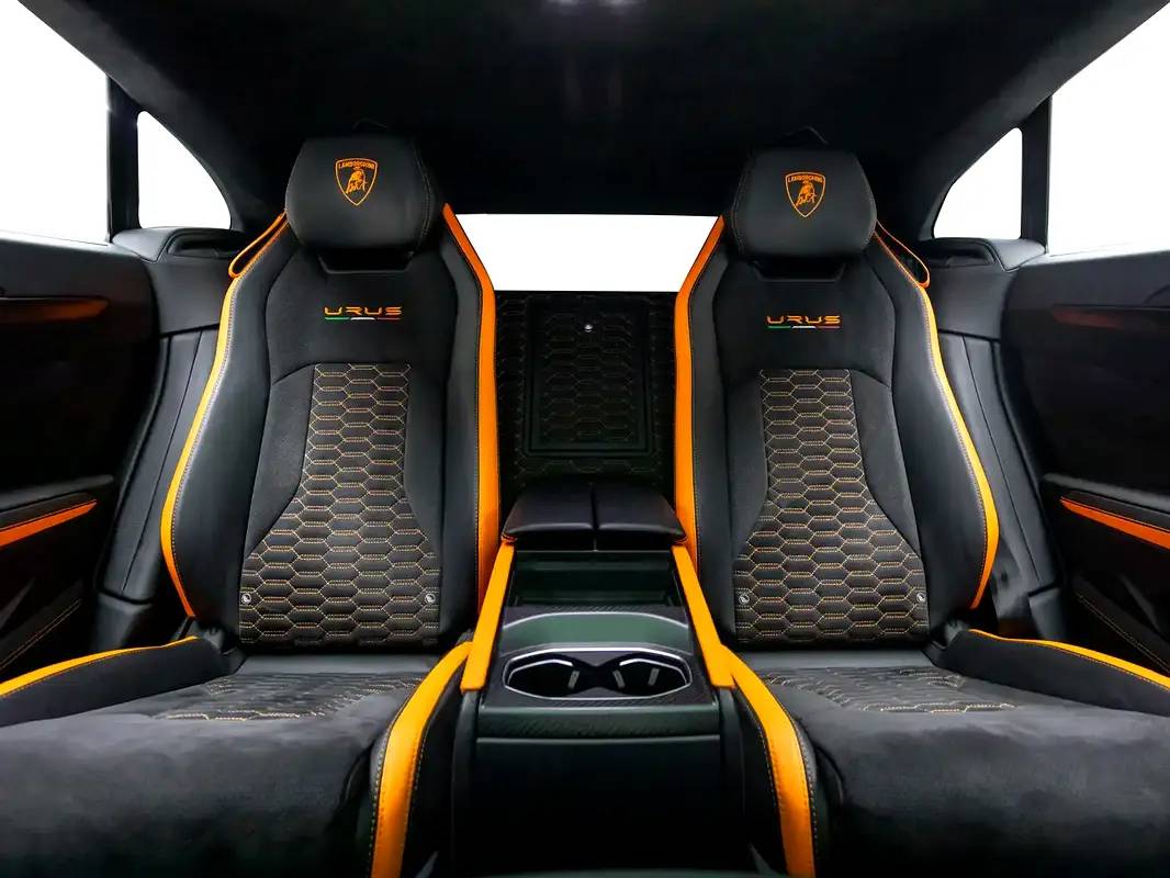 Lamborghini Urus Standard photo 9