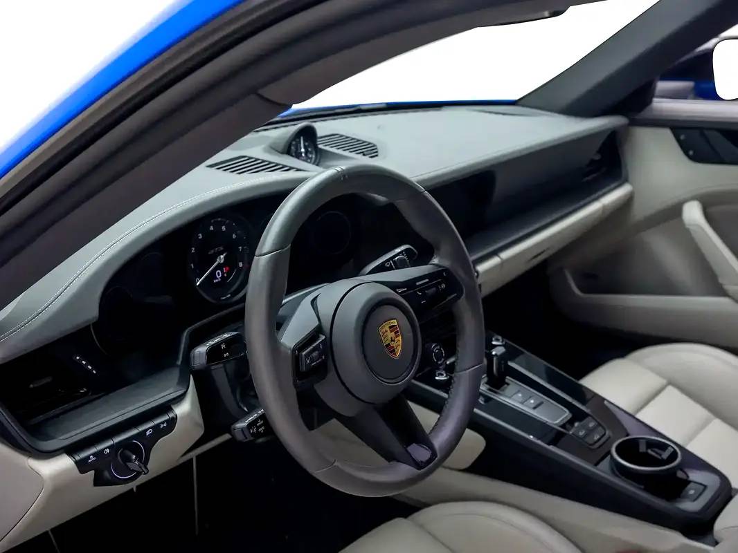 Porsche 911 Carrera GTS photo 8