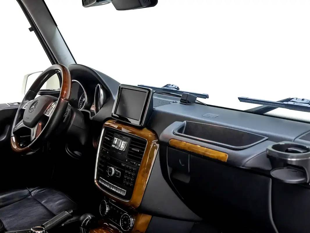 Mercedes-Benz G-Class G 550 photo 10