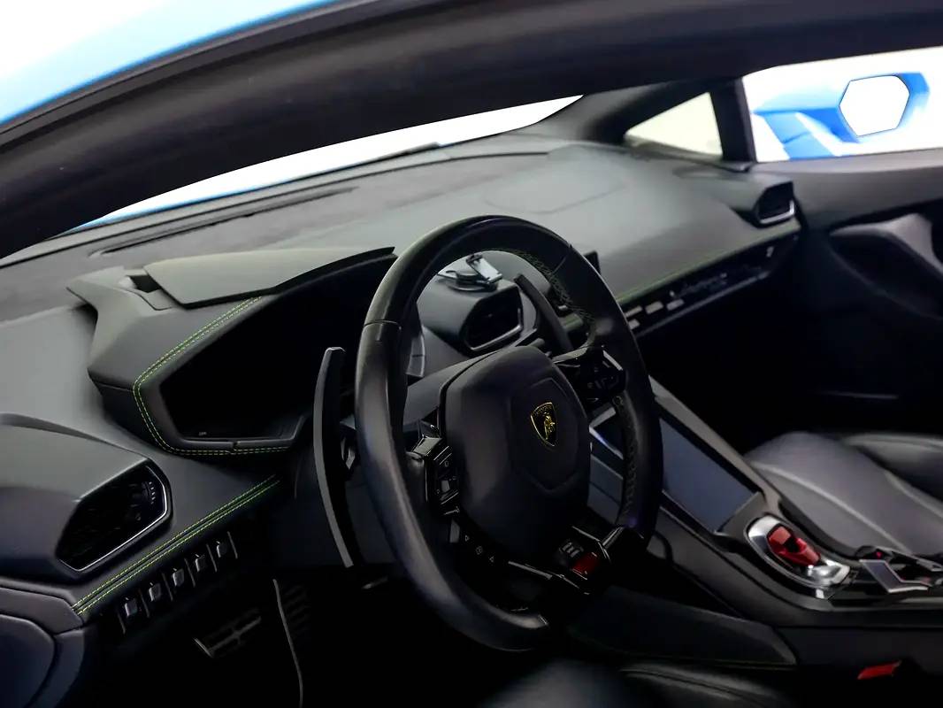 Lamborghini Huracan EVO Coupe photo 8