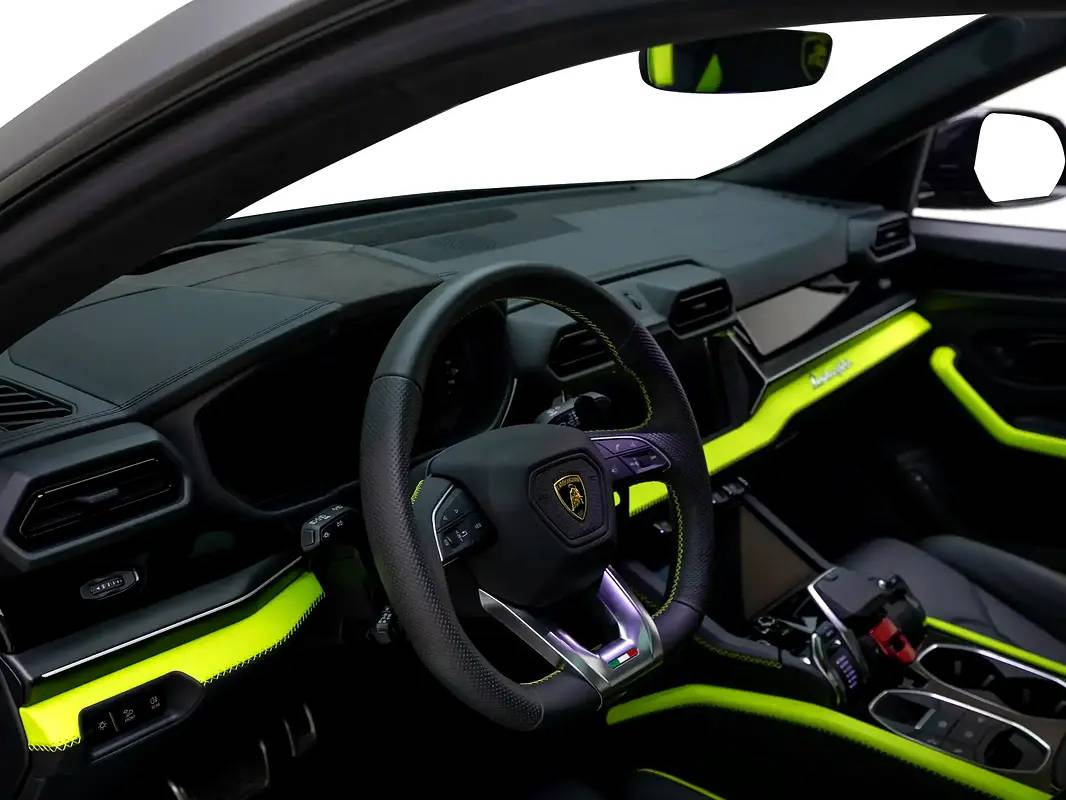 Lamborghini Urus SE photo 8