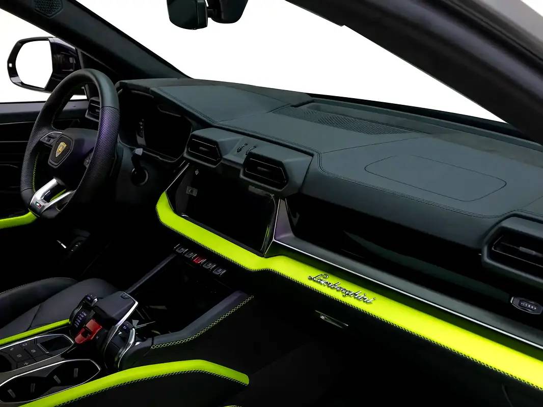 Lamborghini Urus SE photo 10