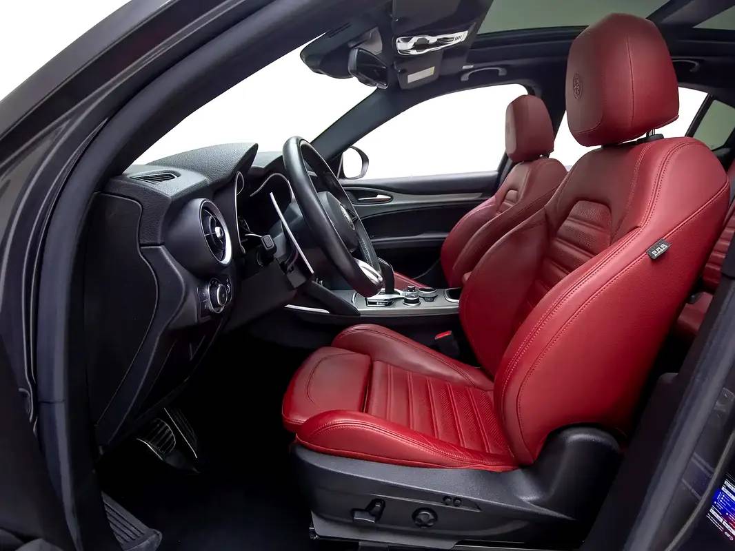 Alfa Romeo Stelvio Veloce photo 9