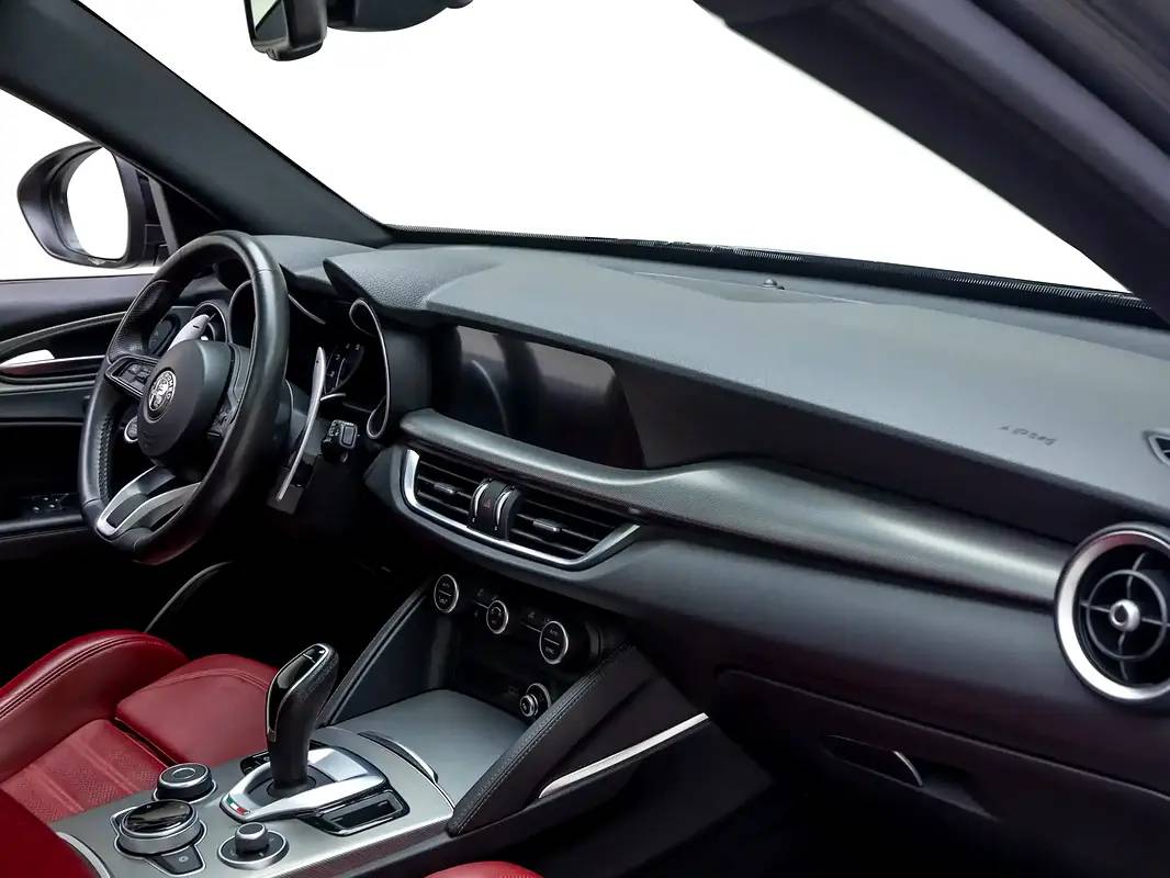Alfa Romeo Stelvio Veloce photo 10