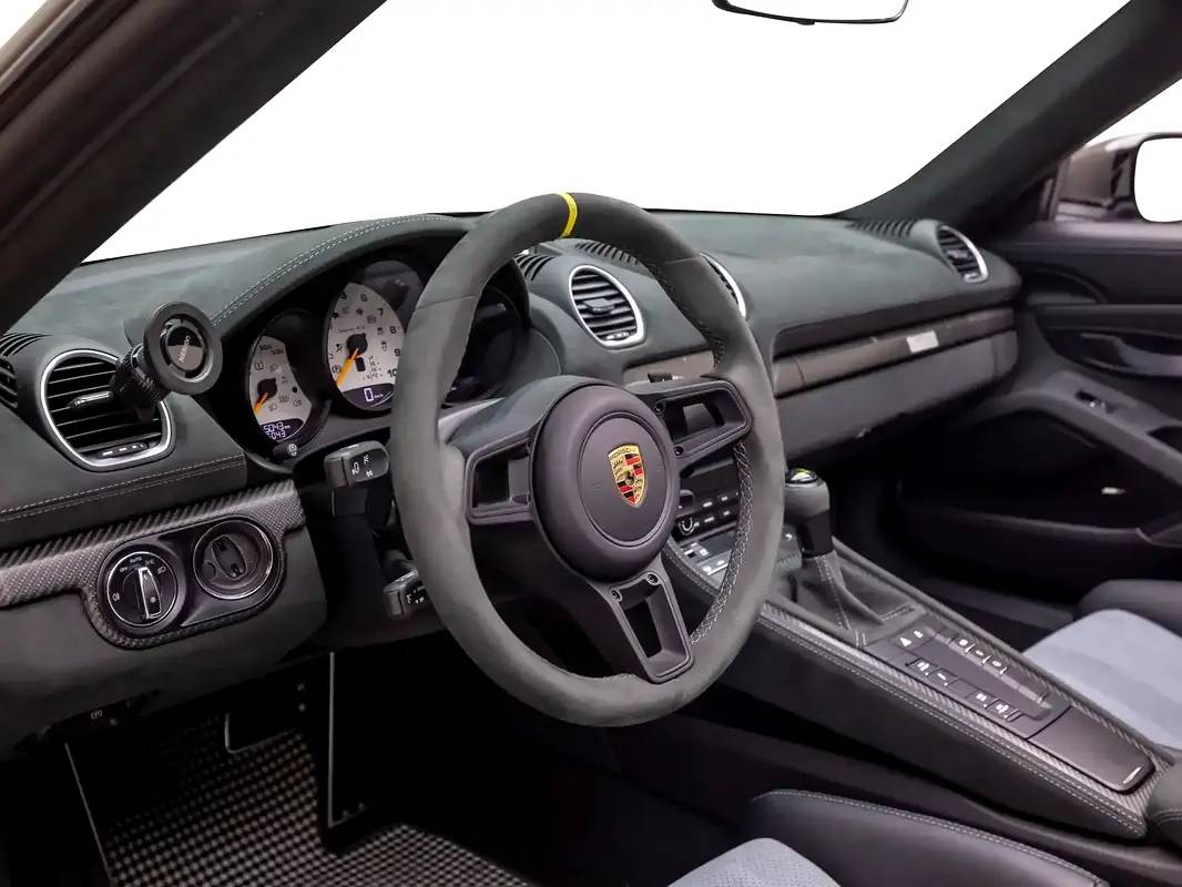 Porsche 718 Spyder RS photo 8