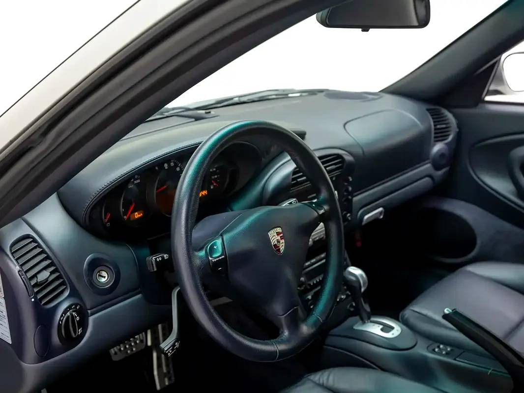 Porsche 911 Carrera 4S photo 8