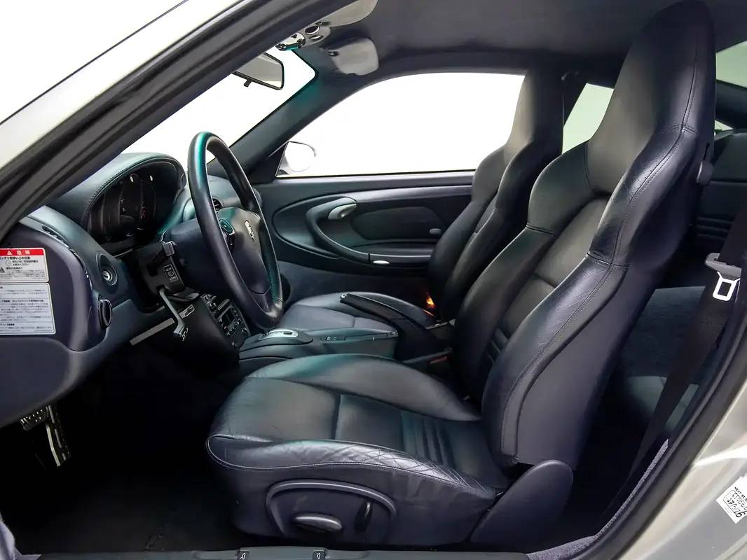 Porsche 911 Carrera 4S photo 9
