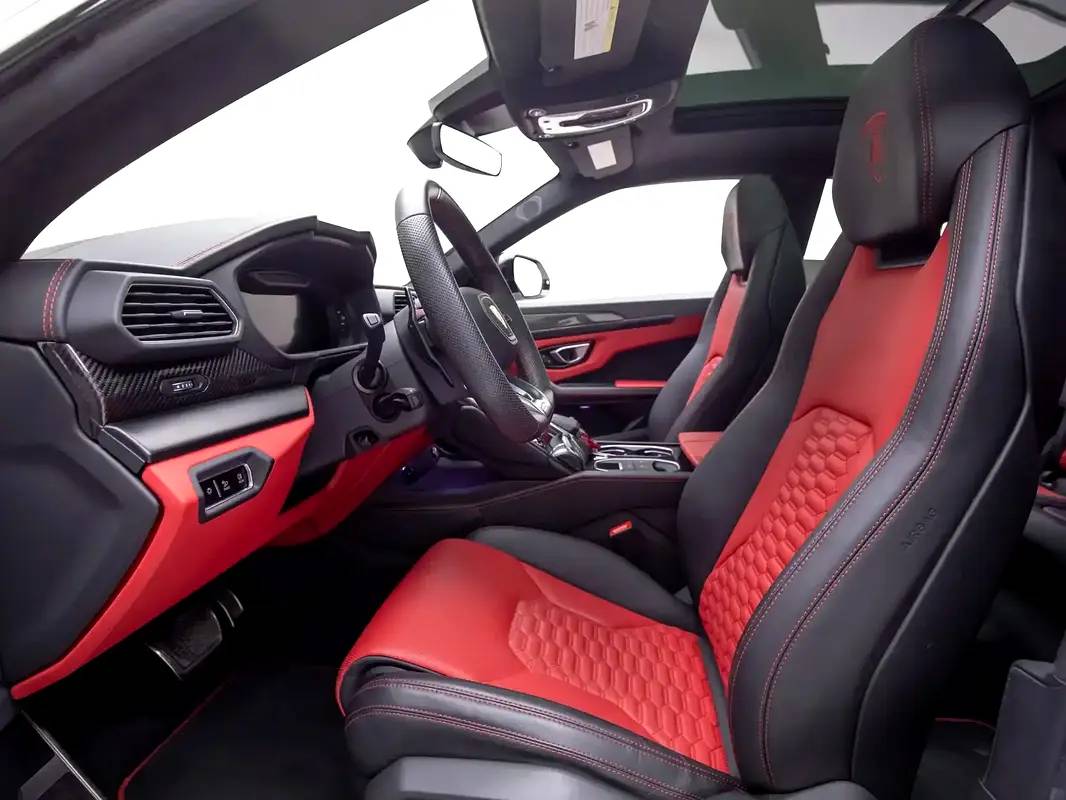 Lamborghini Urus Standard photo 9