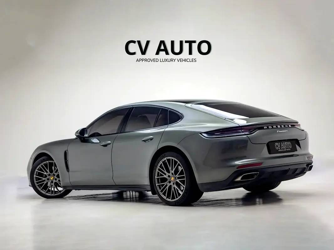 Porsche Panamera Standard photo 4