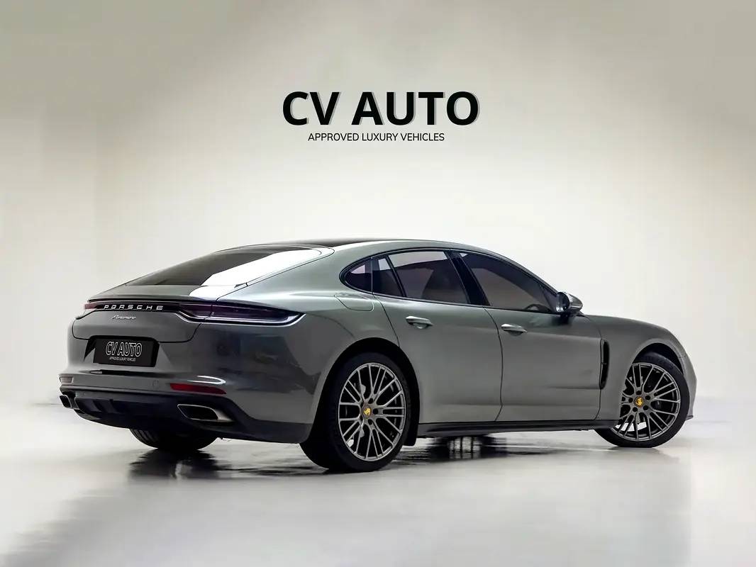 Porsche Panamera Standard photo 6