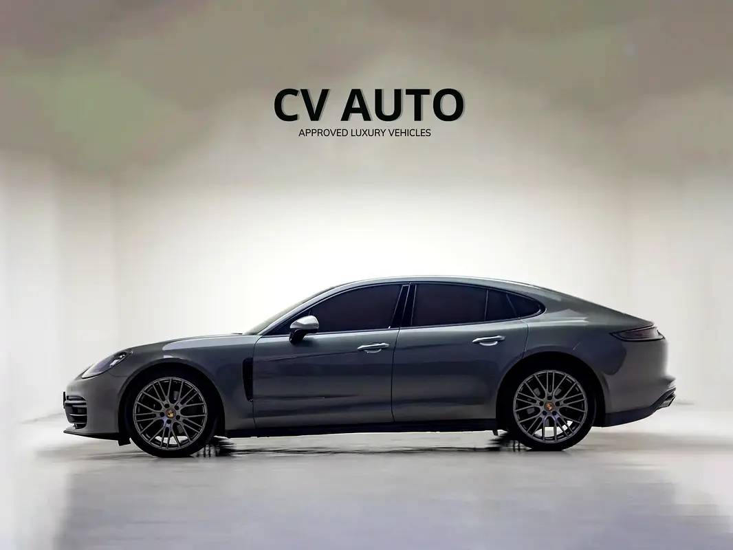 Porsche Panamera Standard photo 7