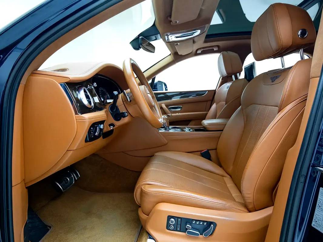 Bentley Bentayga Standard photo 9