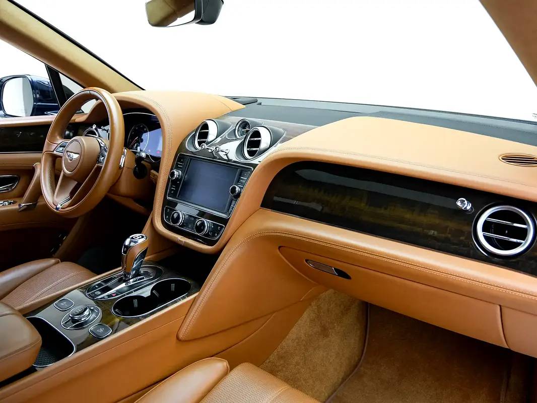 Bentley Bentayga Standard photo 10