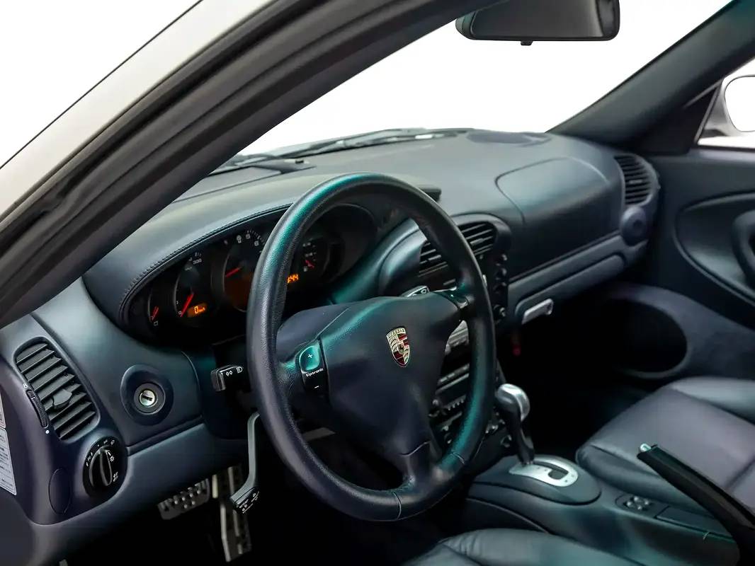 Porsche 911 Carrera 4S photo 8
