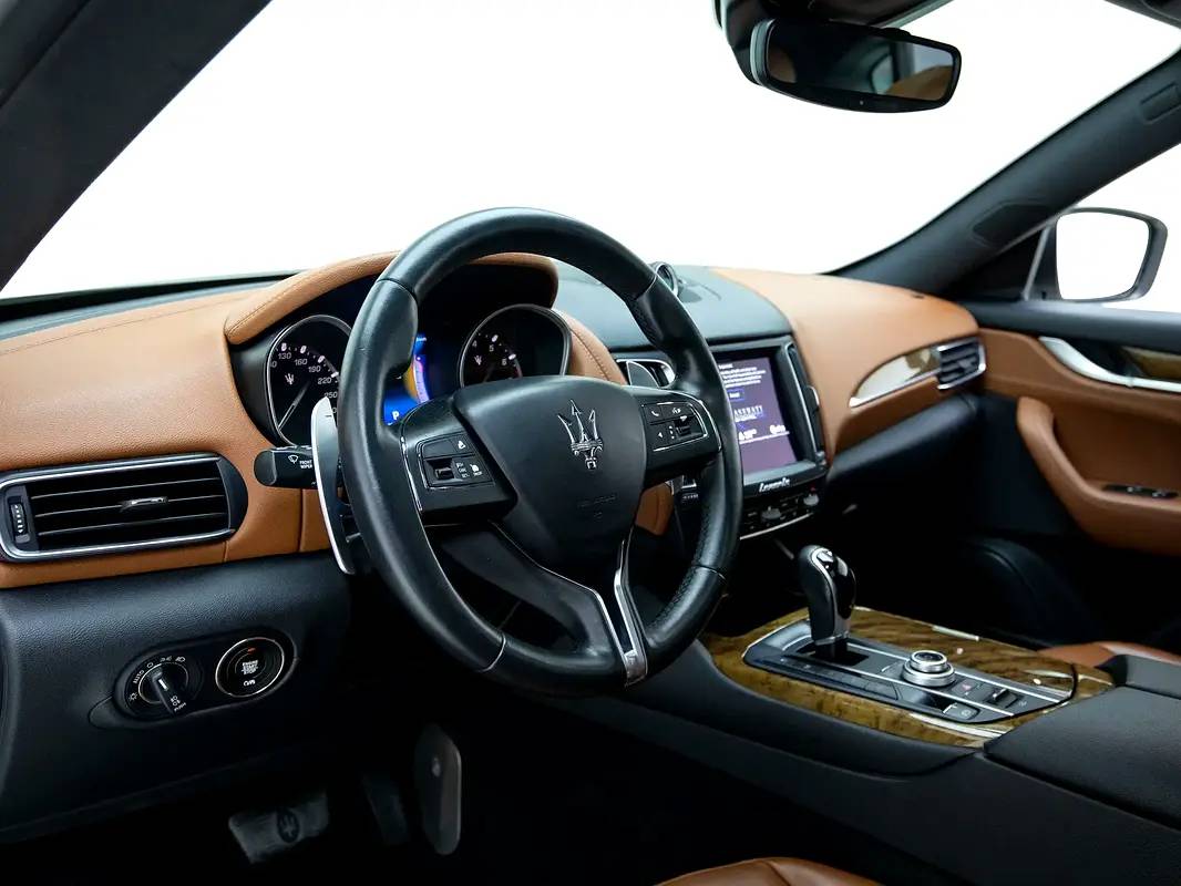 Maserati Levante S photo 8