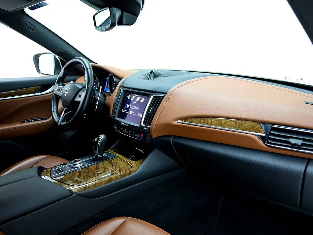 Maserati Levante S photo 10