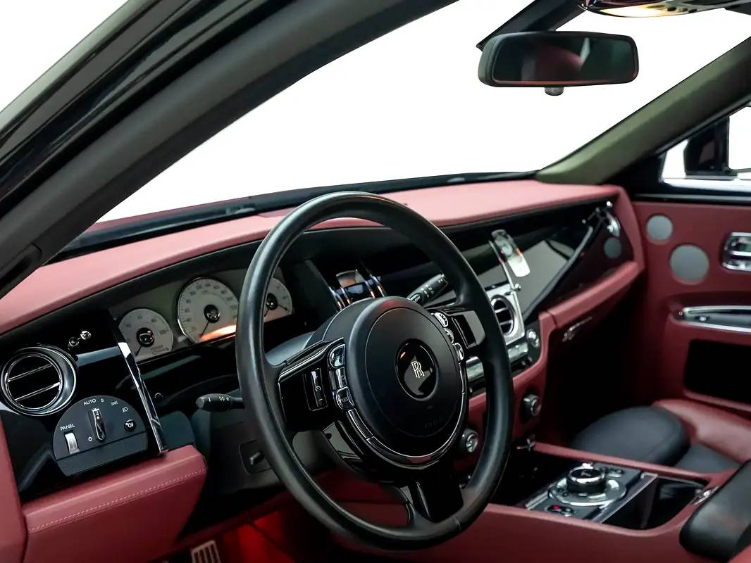 Rolls-Royce Ghost Standard photo 8