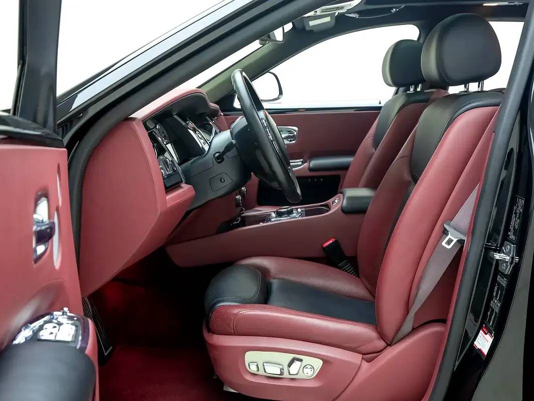 Rolls-Royce Ghost Standard photo 9