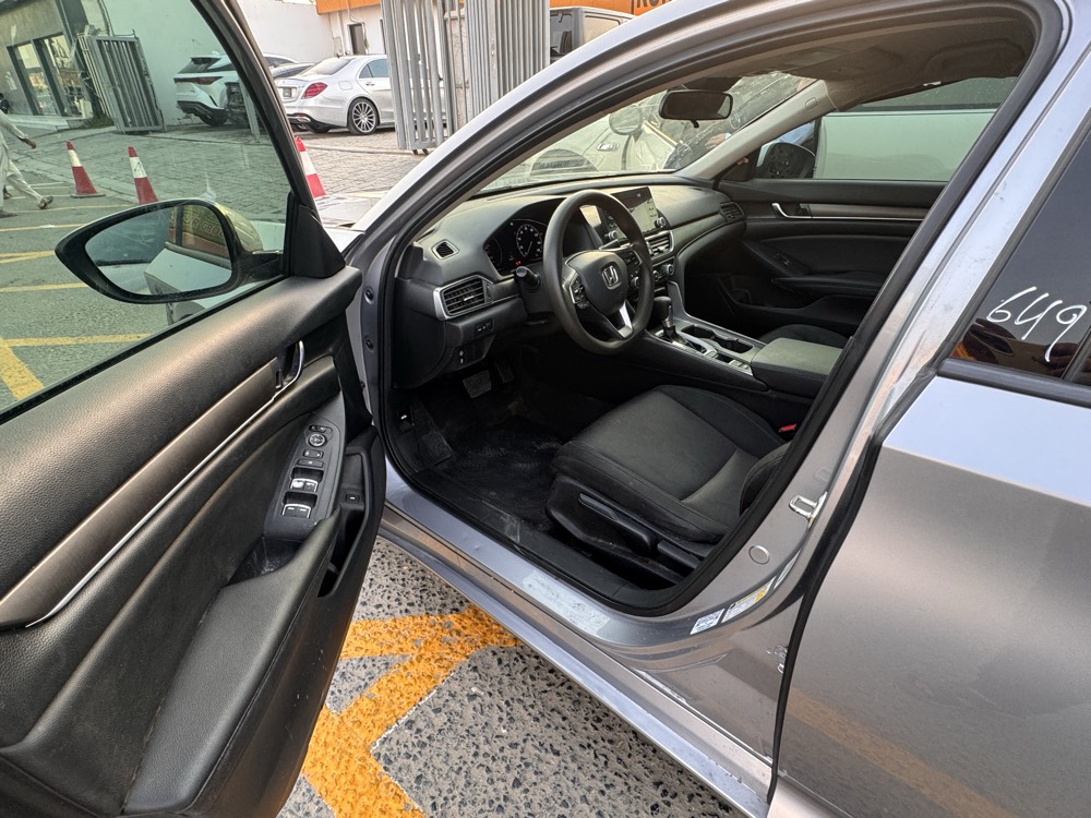 Honda Accord LX 2020 photo 10