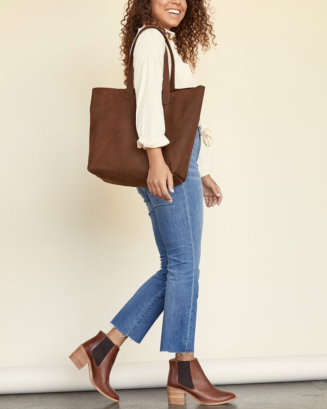 lori.tote.oak_1100x_1646990394105.jpg