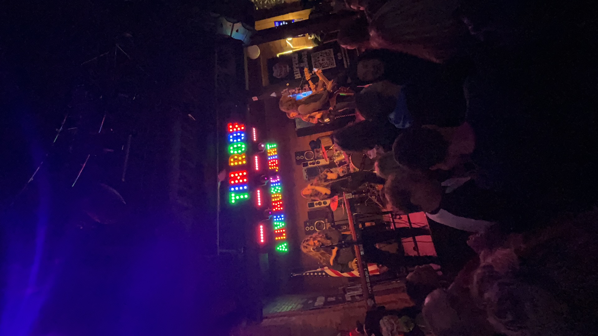 Hiipies >>
Cowboys >>