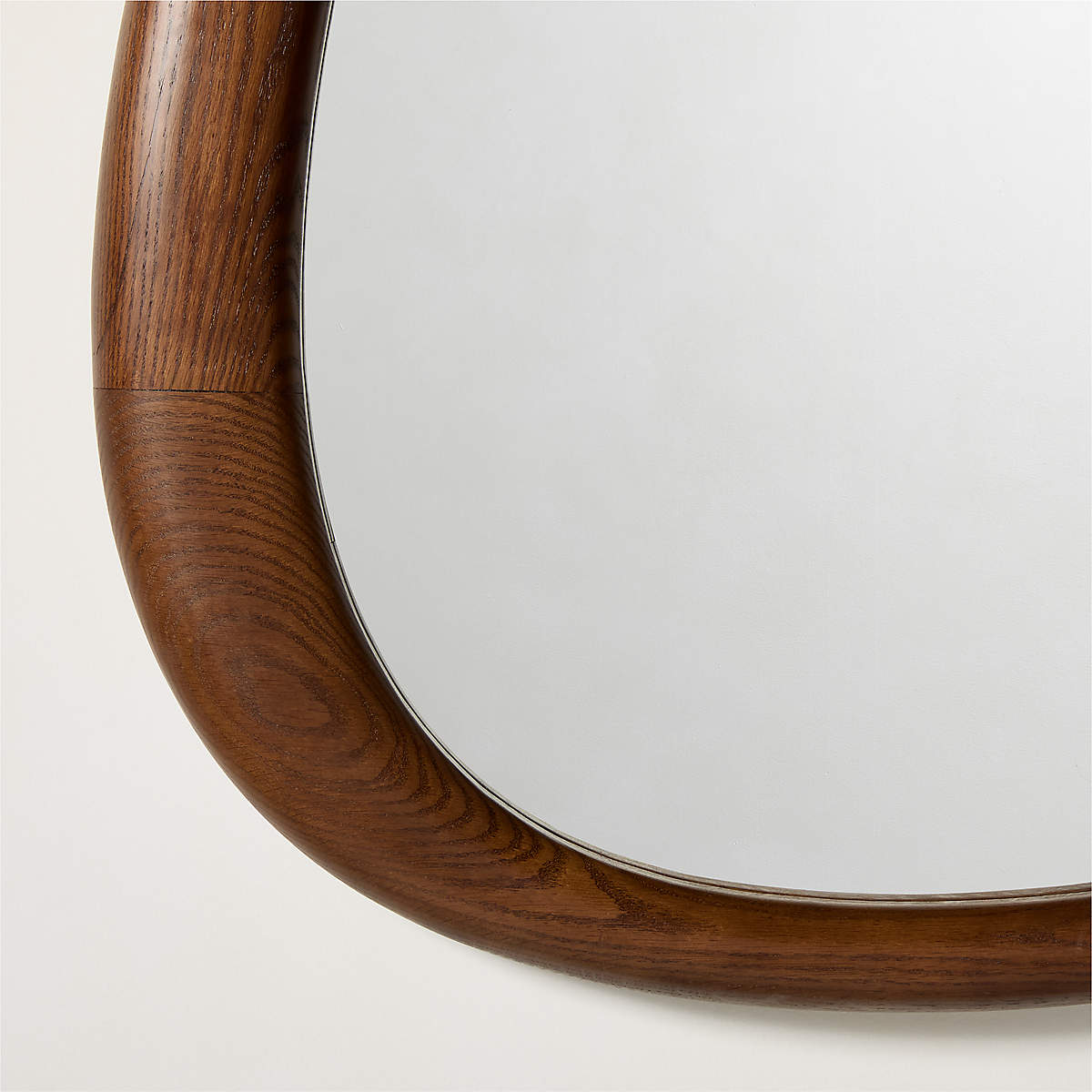 Kleo Wall Mirror by Carolina Bianchini