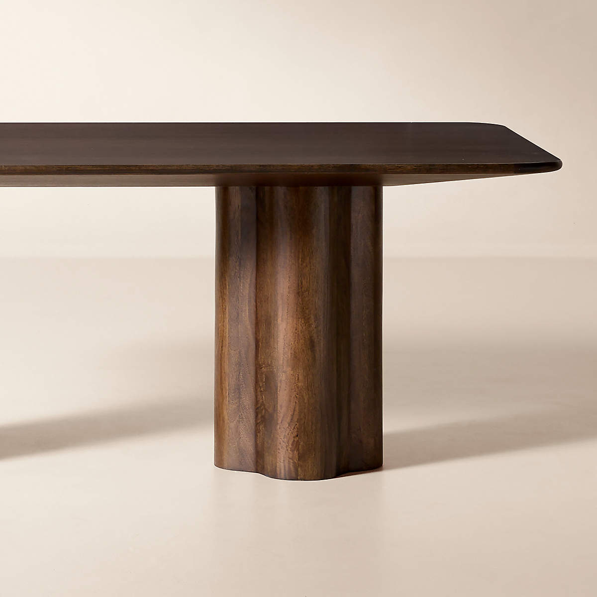 Viggo Dining Table by Mermelada Estudio