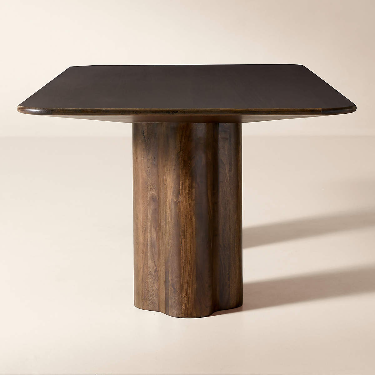 Viggo Dining Table by Mermelada Estudio