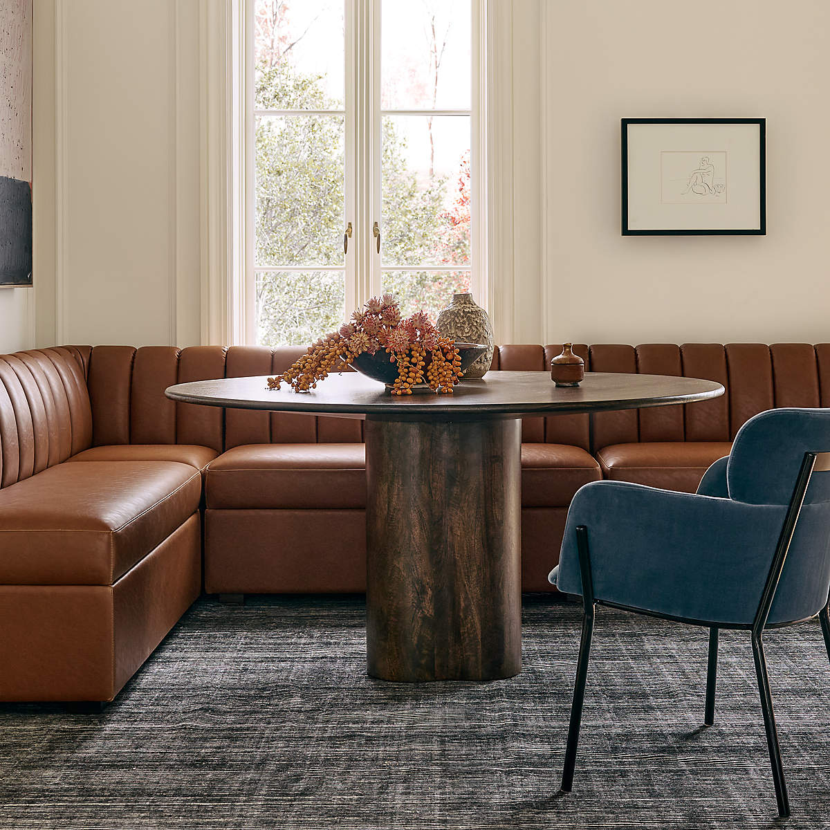 Viggo Round Dining Table by Mermelada Estudio
