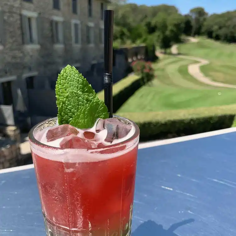 Un verre de bienvenue du moment offert lors de votre repas